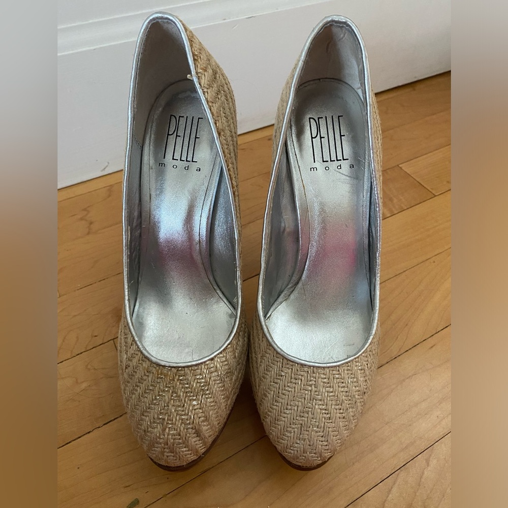 PELLE MODA beige high heels size 7 1/2